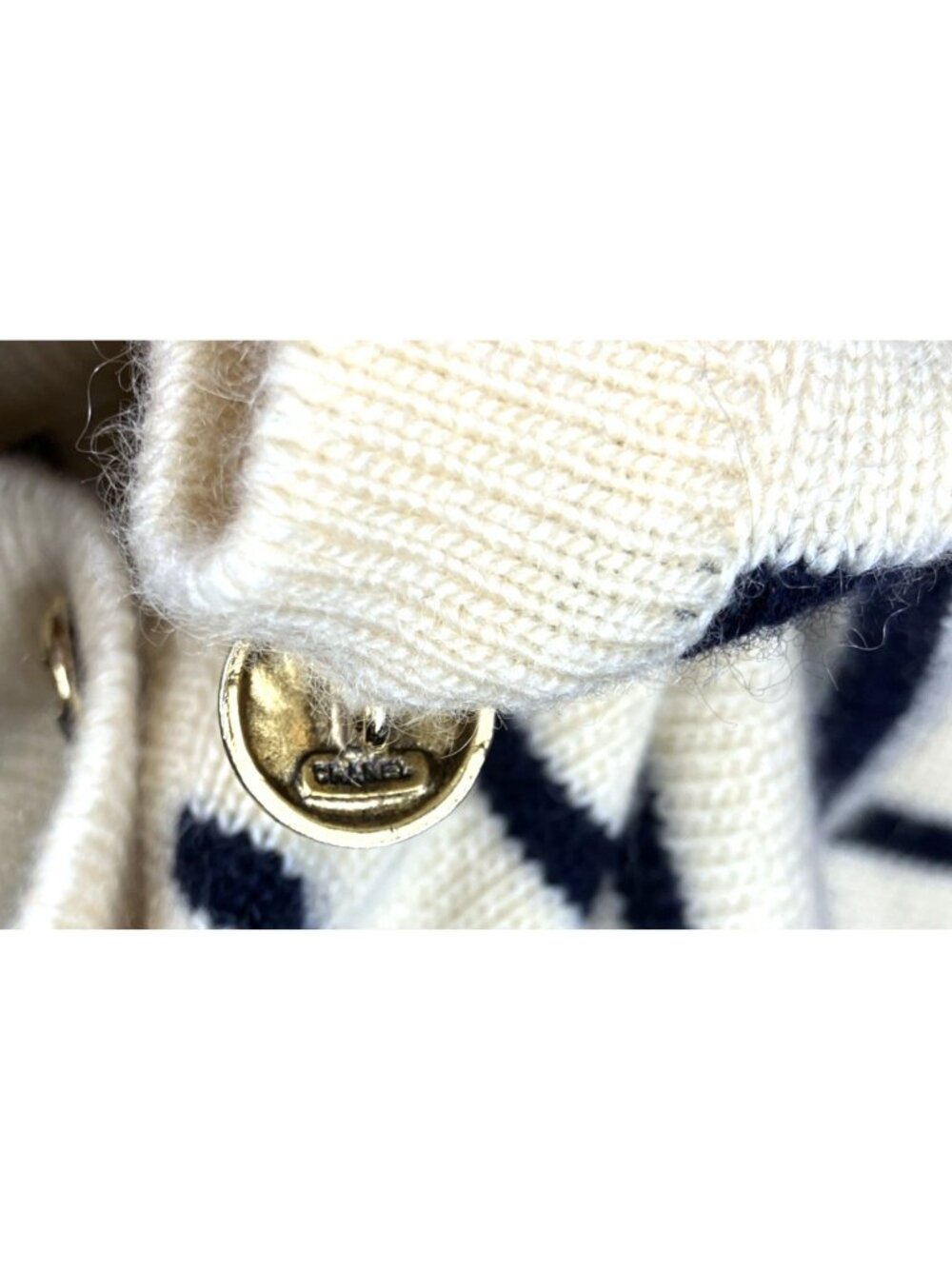S M Vintage Chanel Cream & Black Breton Stripe Cashmere Cardigan Logo Buttons - Picture 6 of 8